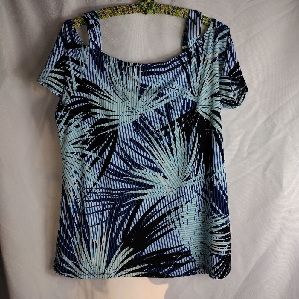 Jaclyn Smith top  - Picture 2 of 6